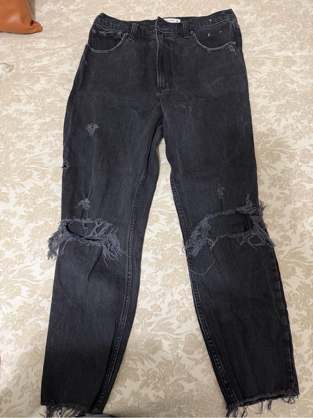 Abercrombie skinny high rise Women’s Black Distressed Ripped Jeans